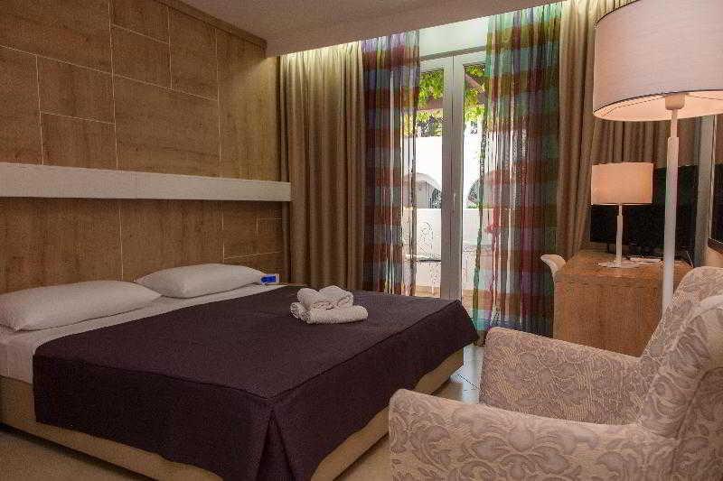 Hotel Slovenska Plaza Standard บุดวา ภายนอก รูปภาพ